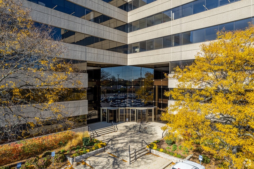 More Photos Of 1333 Butterfield Rd, Downers Grove Office For Lease