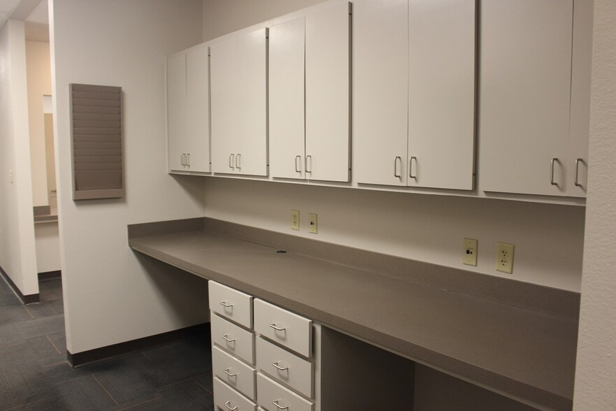 More Photos Of 805 W Wadley Ave, Midland Medical For Lease