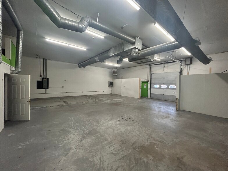 More Photos Of 979-987 Riverside St, Portland Distribution For Lease
