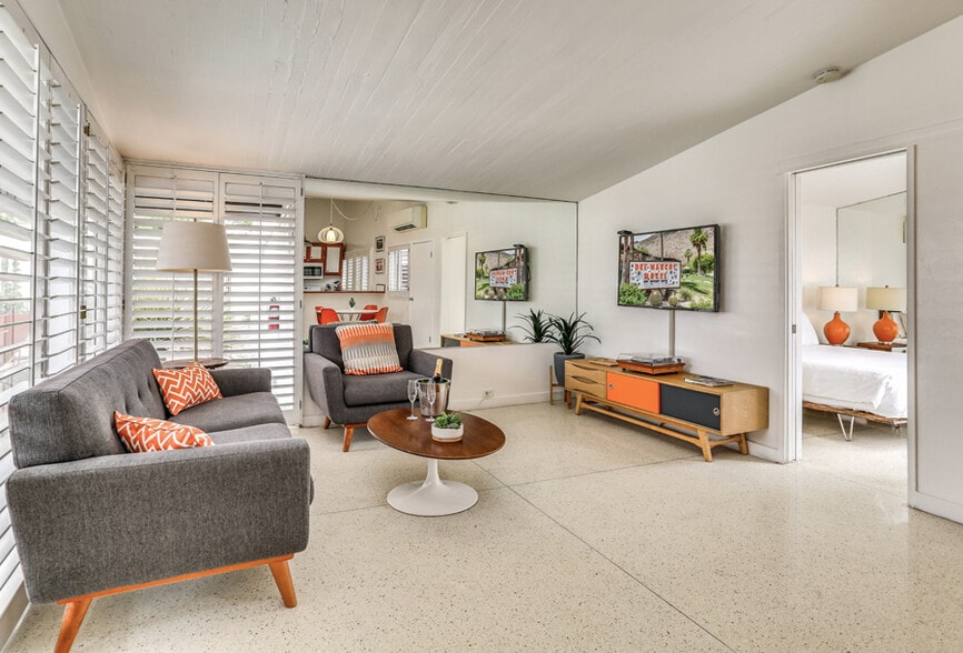 More Photos Of 225 W Baristo Rd, Palm Springs Hotel For Sale