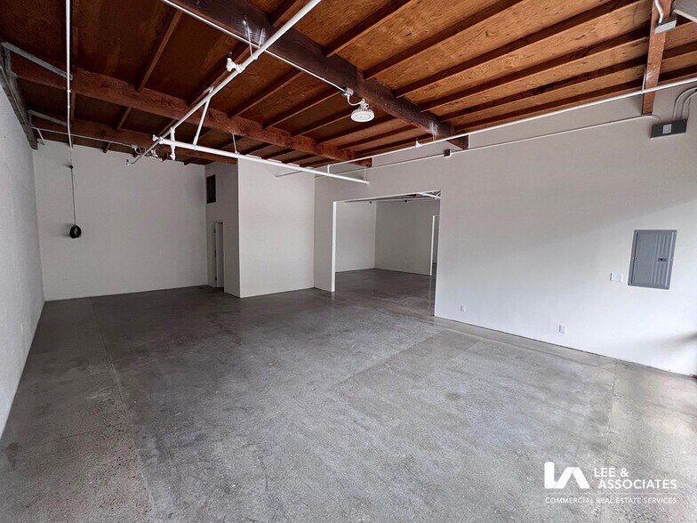 More Photos Of 10532 Los Vaqueros Cir, Los Alamitos Light Distribution For Lease