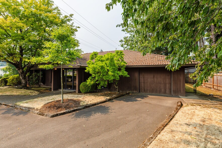More Photos Of 10347 SE Division St, Portland Office For Sale