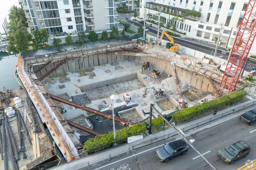 More Photos Of 9551-9561 E Bay Harbor Dr, Miami Beach Office For Lease