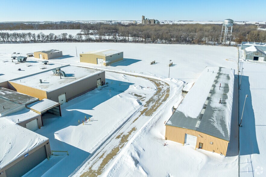 More Photos Of 700 Luicks Ln S, Belmond Manufacturing For Lease