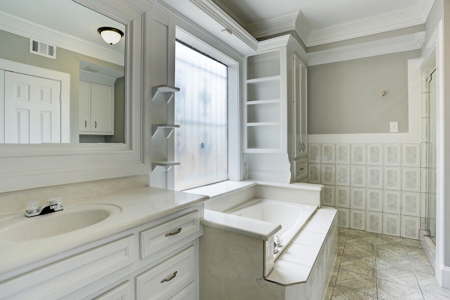 More Photos Of 2709 Blodgett St, Houston Medical For Sale