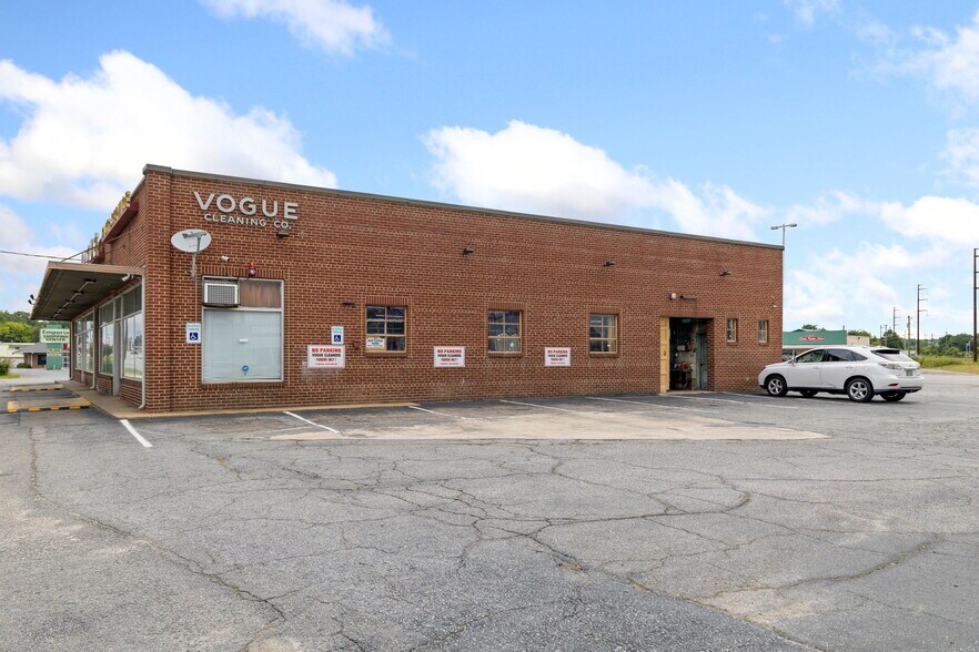 More Photos Of 506 N Main St, Emporia General Retail For Sale