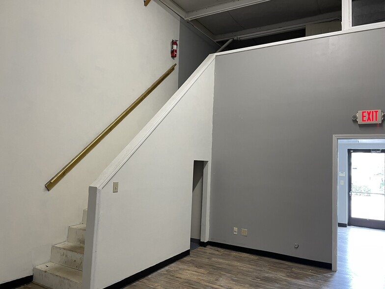 More Photos Of 545 NW Pitts School Rd, Concord Warehouse For Lease