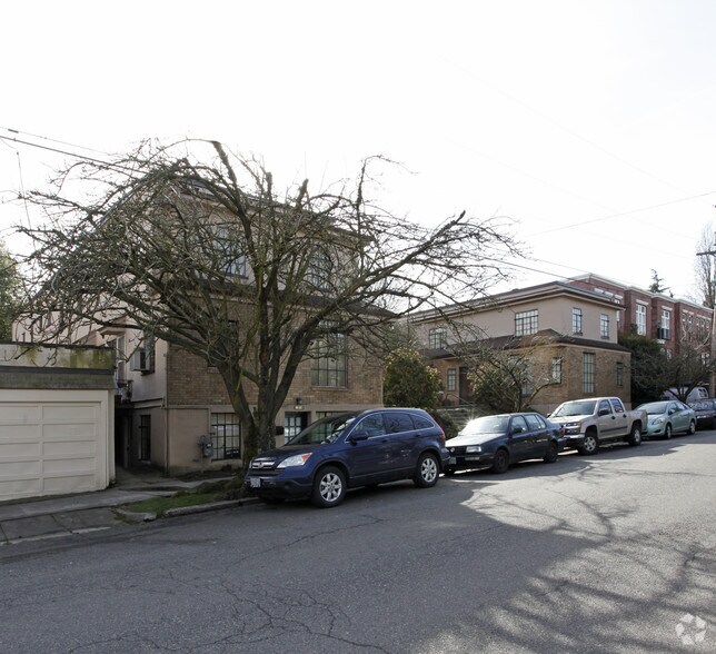 More Photos Of 2336 NW Pettygrove St, Portland Apartments For Sale