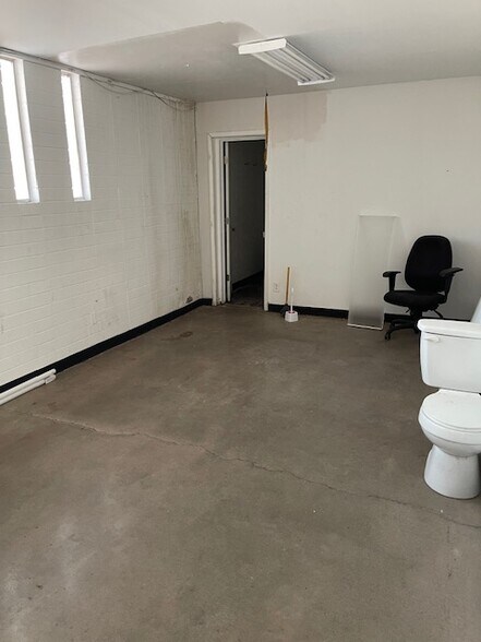 More Photos Of 1601 E Madison St, Phoenix Manufacturing For Lease