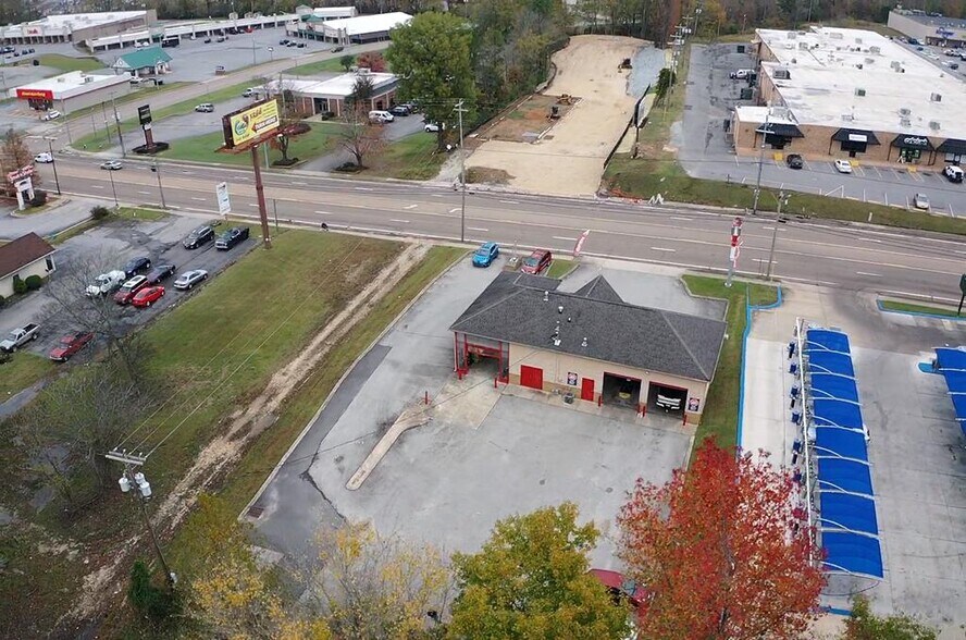 More Photos Of 1052 Mineral Wells Ave, Paris Auto Repair For Sale