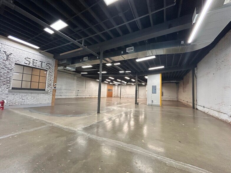 Primary Photo Of 3033 W Ohio St, Chicago Warehouse For Lease