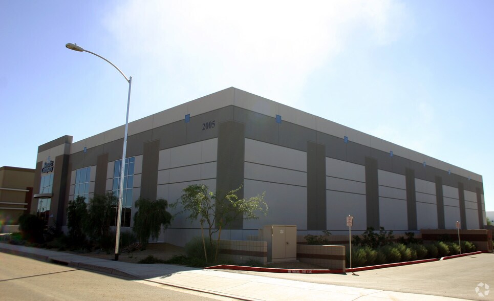 More Photos Of 2005 W Parkside Ln, Phoenix Warehouse For Lease