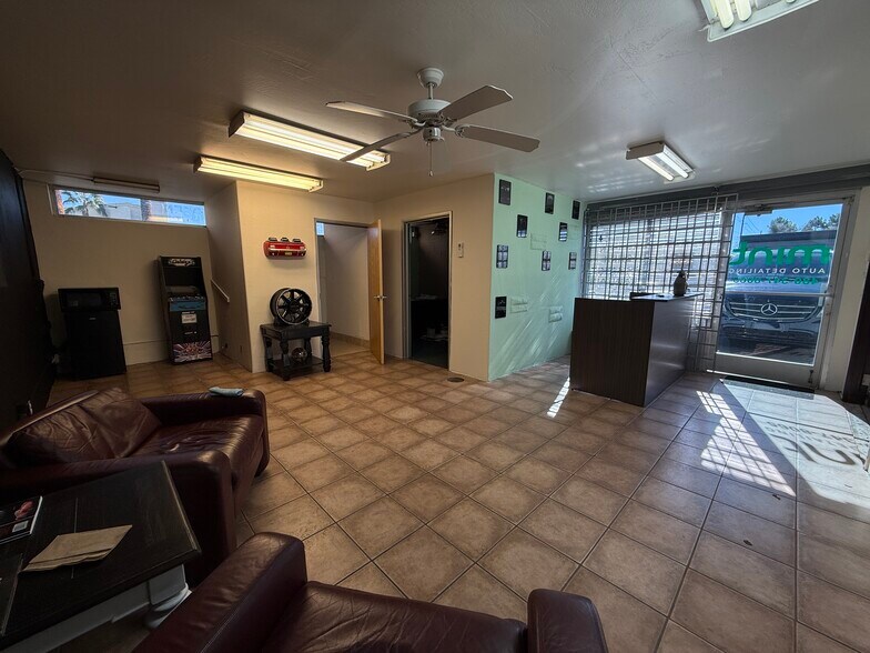 More Photos Of 4630 N 12th St, Phoenix Light Distribution For Sale