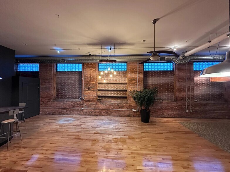 More Photos Of 1 Westinghouse Plz, Boston Office For Lease