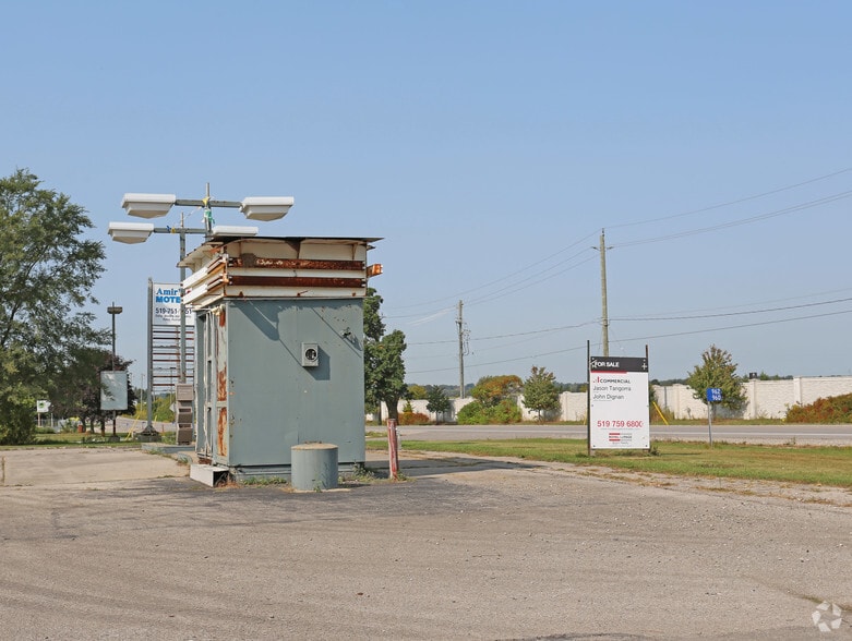 More Photos Of 960 Colborne St W, Brantford Hotel For Sale