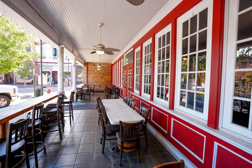 More Photos Of 101 Court Sq, Abbeville Restaurant For Sale