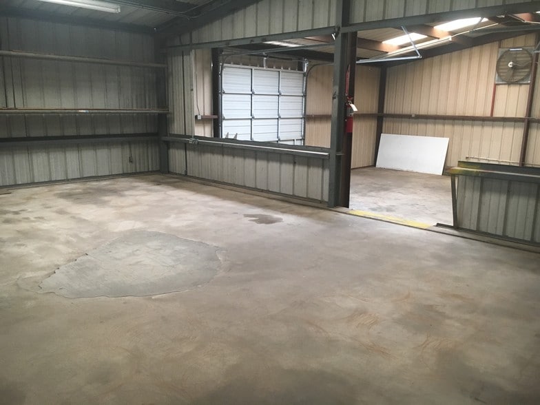 More Photos Of 723 Ave F N, Bay City Warehouse For Sale