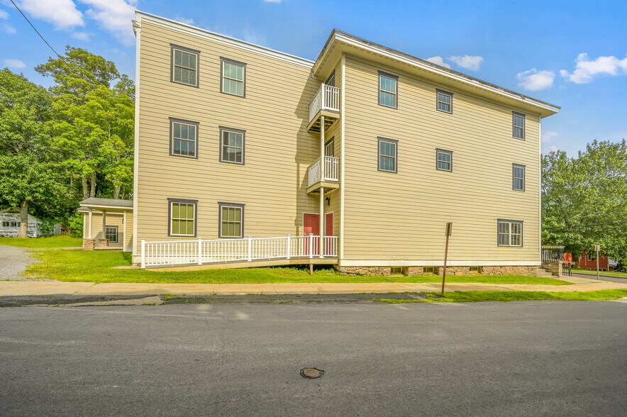 More Photos Of 56 Main St, Stamford Hotel For Sale