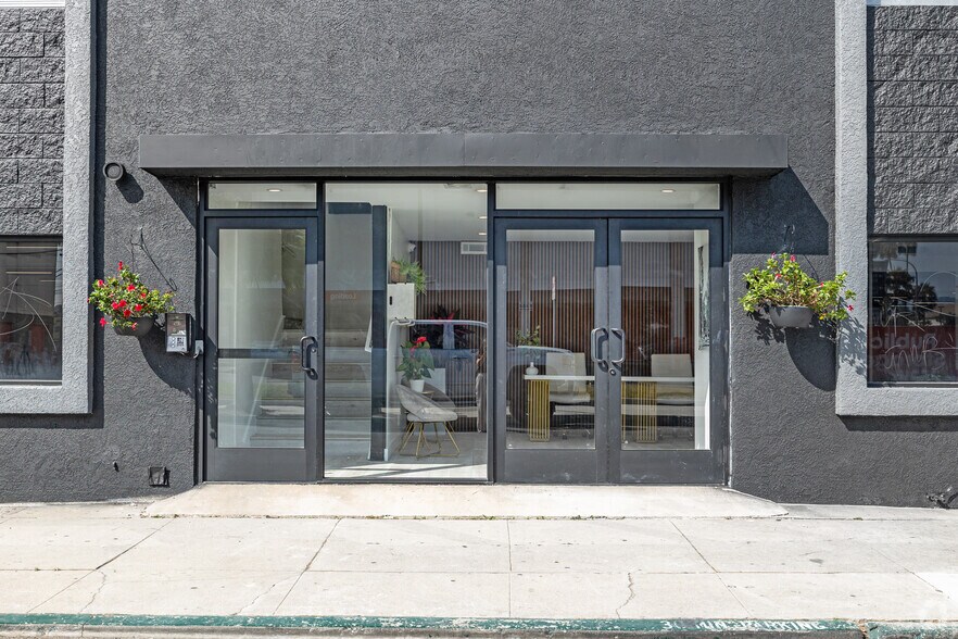 More Photos Of 11520 Jefferson Blvd, Culver City Light Distribution For Lease