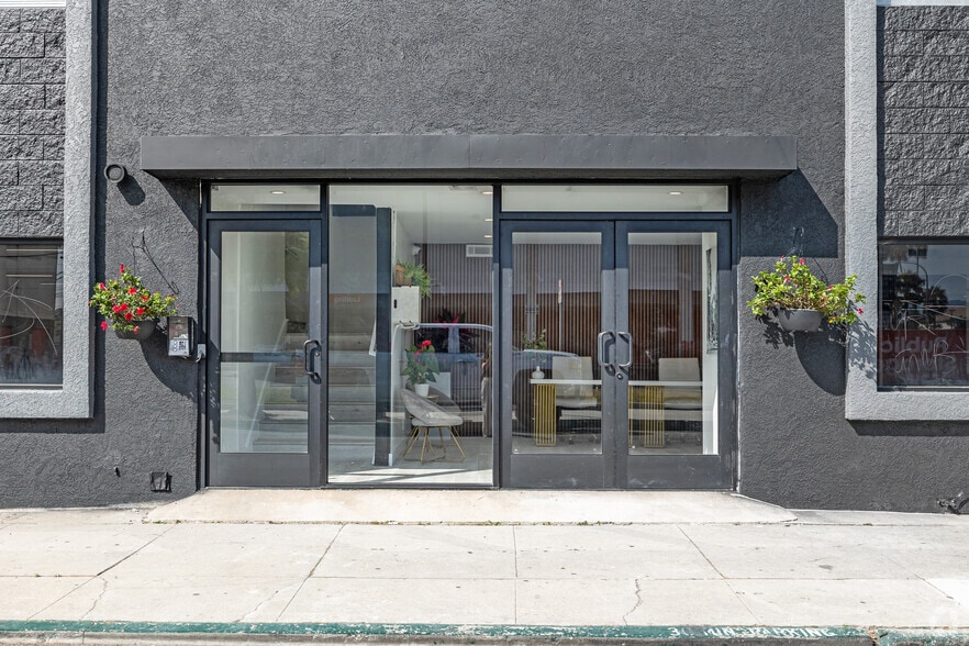 More Photos Of 11520 Jefferson Blvd, Culver City Light Distribution For Lease