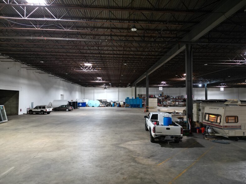 More Photos Of 1450 E Walnut St, Lancaster Warehouse For Sale