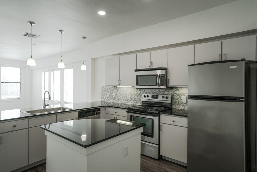 More Photos Of 127 E Riverside Dr, Austin Apartments For Lease