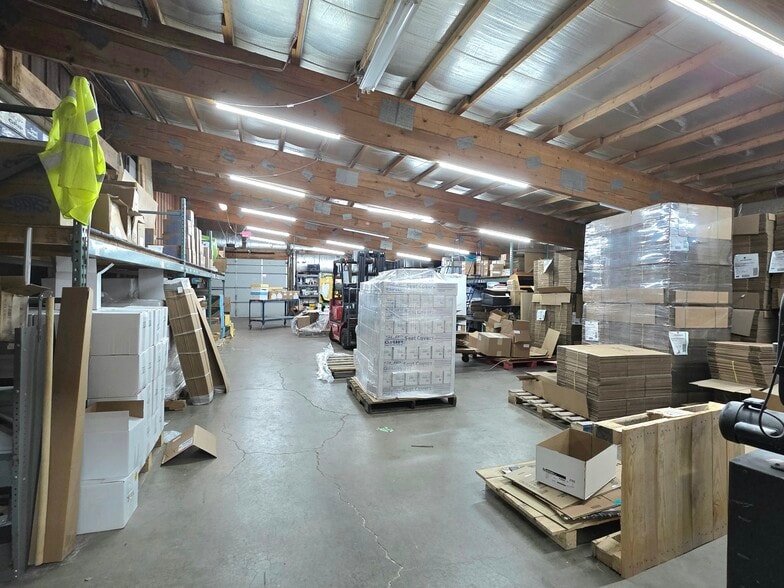 More Photos Of 14440 W Edison Dr, New Lenox Manufacturing For Sale
