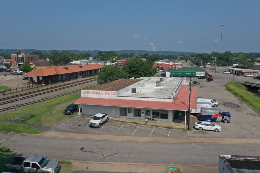 More Photos Of 301 N Commerce Ave, Russellville Warehouse For Sale
