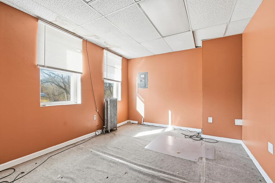 More Photos Of 8 W Olive St, Scranton Office For Sale