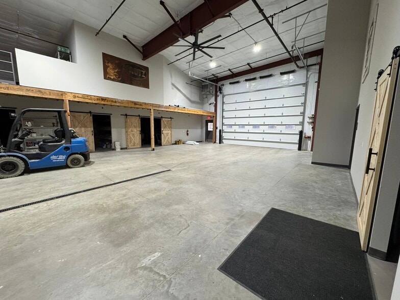 More Photos Of 645 Sandpiper Trl, Cottage Grove Warehouse For Sale