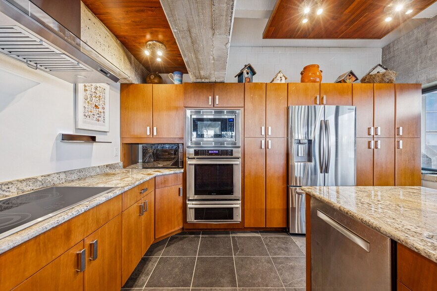 More Photos Of 916 Bay St, Beaufort Office For Sale