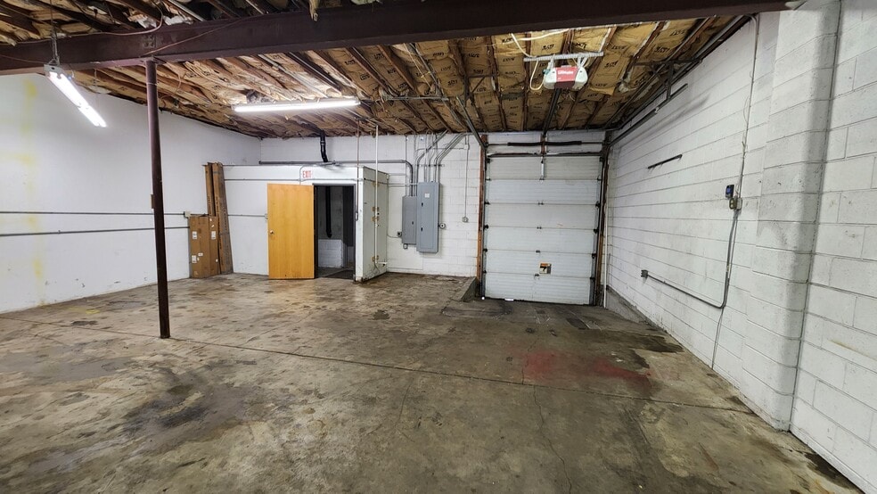 More Photos Of 8421 Center Dr, Spring Lake Park Research And Development For Lease