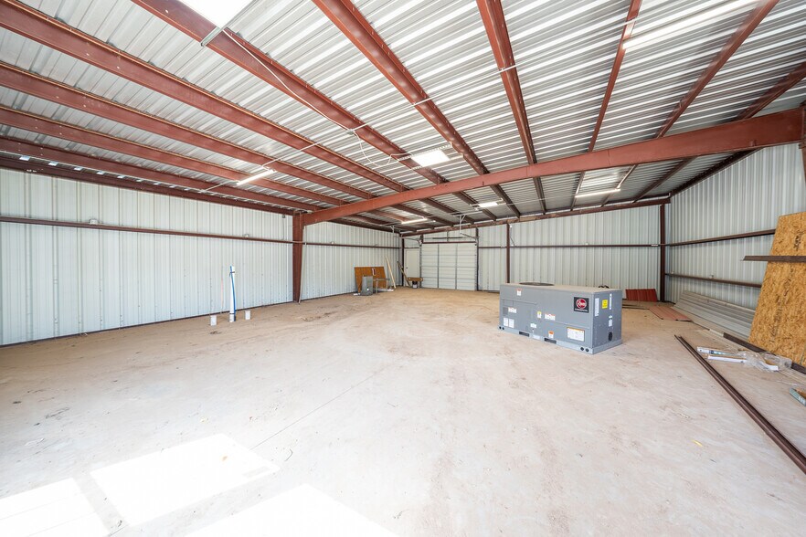 More Photos Of 2722-2724 Texas Ave, Lubbock Warehouse For Sale