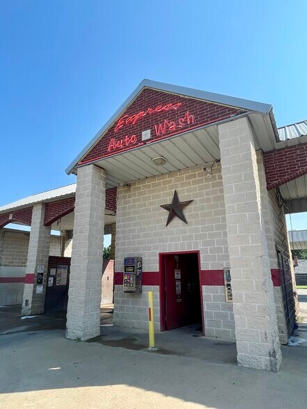 Primary Photo Of 917 Belt Line Rd, Garland Carwash For Sale