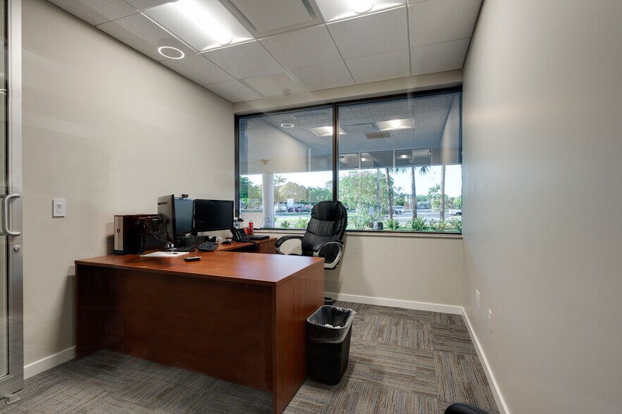 More Photos Of 4575 Via Royale, Fort Myers Office For Sale