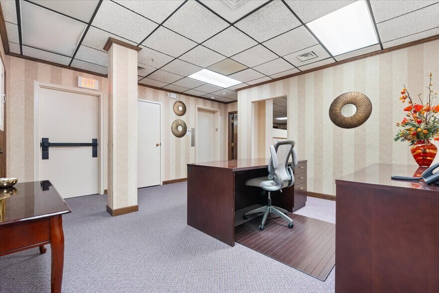 More Photos Of 601 Avery St, Parkersburg Office For Sale
