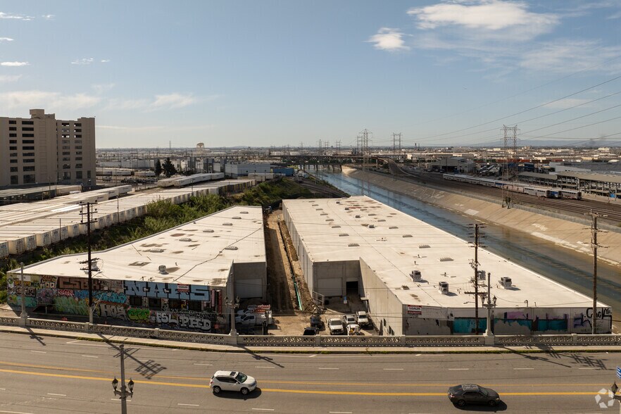 More Photos Of 2552-2556 E Olympic Blvd, Los Angeles Manufacturing For Lease