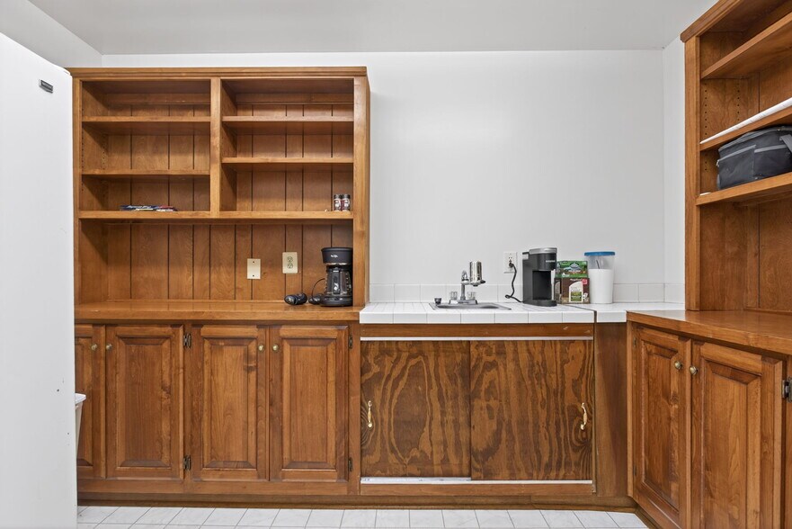 More Photos Of 102 Industrial Blvd, Toano Office For Sale