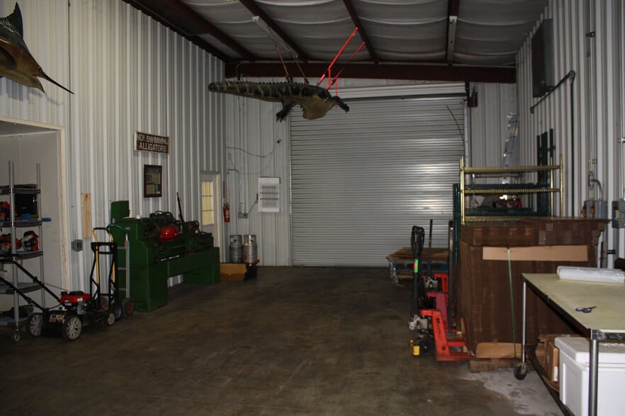 More Photos Of 174 NW 9th ave, Mulberry Distribution For Sale