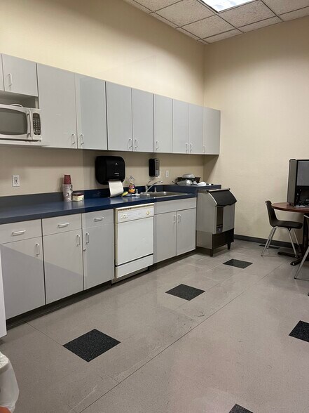 More Photos Of 200 Lomas Blvd NW, Albuquerque Office For Sale