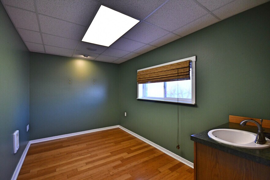 More Photos Of 1012 Trevitt St, The Dalles Showroom For Sale