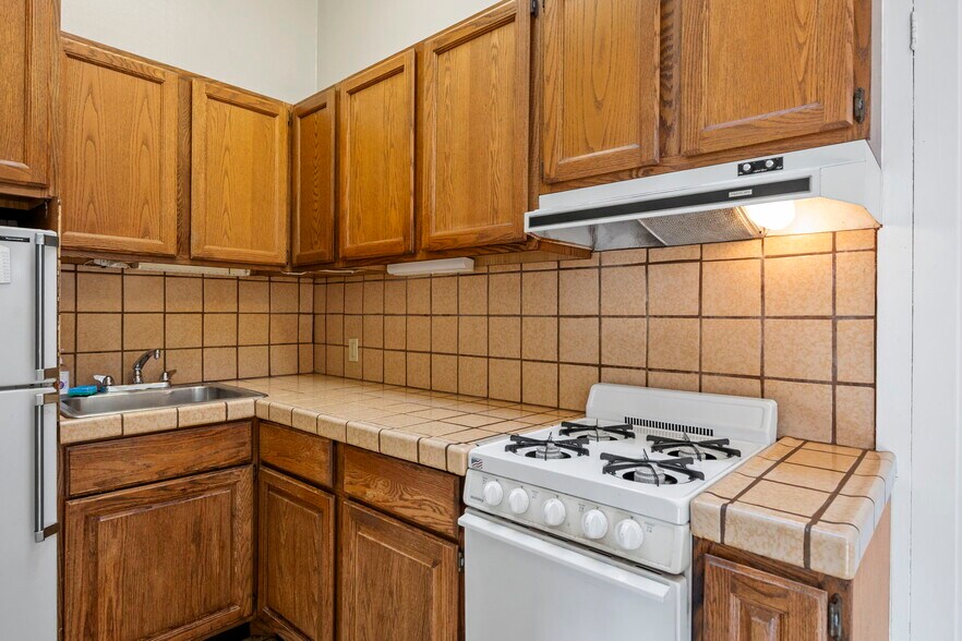 More Photos Of 2 Hugo St, San Francisco Multifamily For Sale