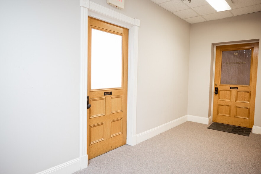 More Photos Of 74 Hammond St, Bangor Medical For Sale