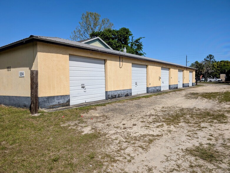 More Photos Of 1204 Oak St, Palatka Self Storage For Sale