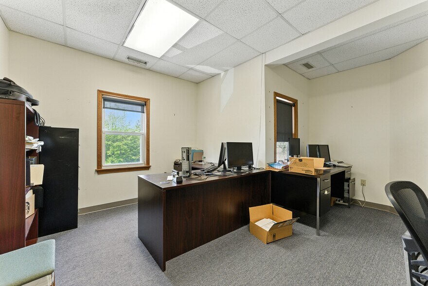 More Photos Of 155 Oak St, Glastonbury Medical For Sale