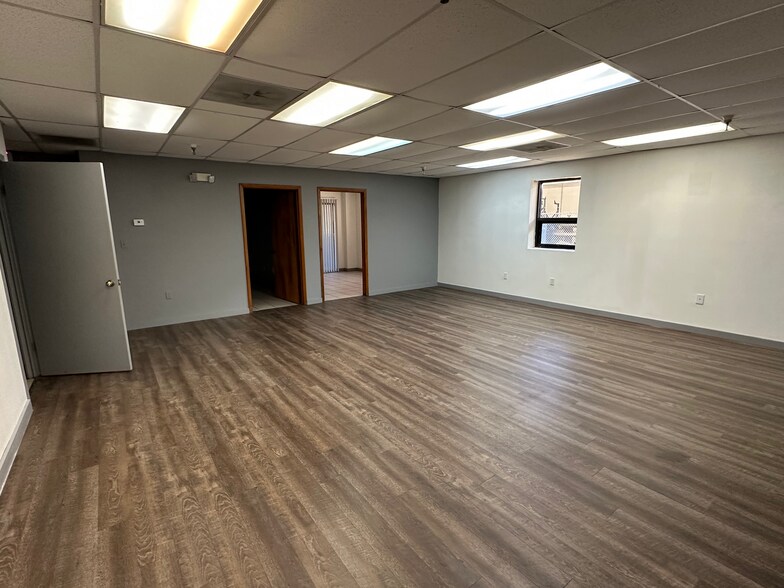 More Photos Of 4986 113th Ave N, Clearwater Manufacturing For Sale