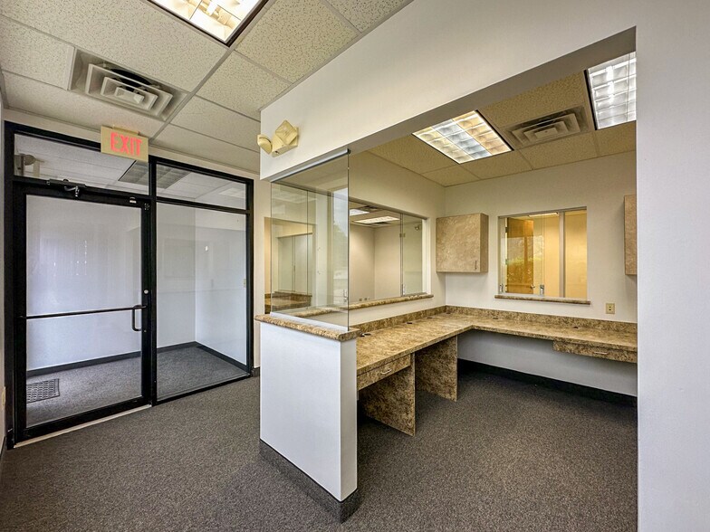 More Photos Of 352 Belmont St, Worcester Medical For Lease