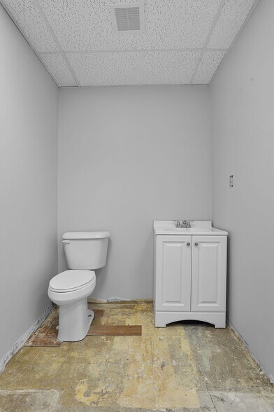 More Photos Of 10000 Watson Rd, Crestwood Medical For Lease