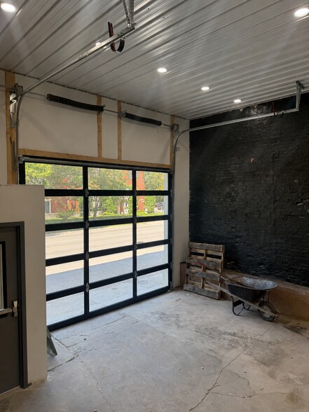 More Photos Of 541 Main St, Shelbyville Restaurant For Lease