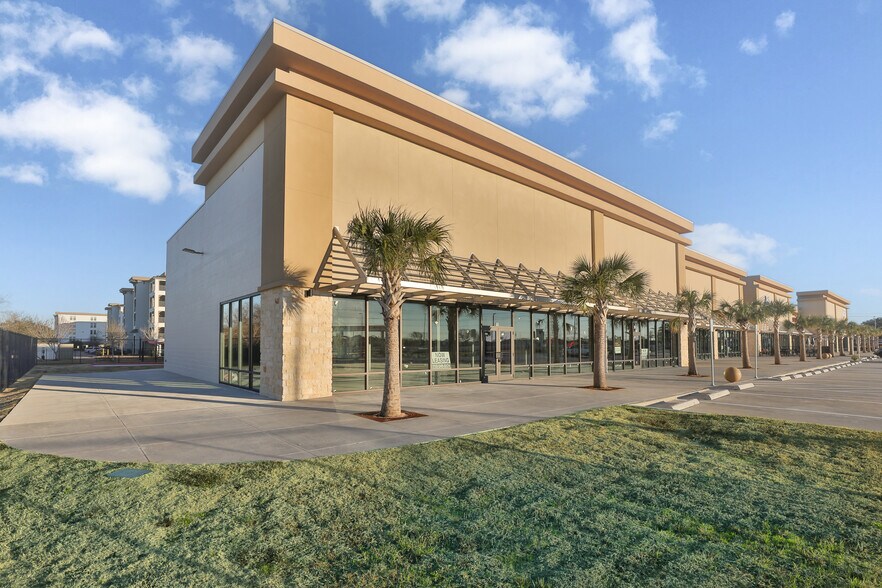 More Photos Of 3300 Bayport Blvd, Seabrook Storefront For Lease
